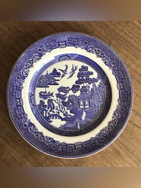 Vintage Johnson Brothers England Chinoiserie Blue Willow Plate